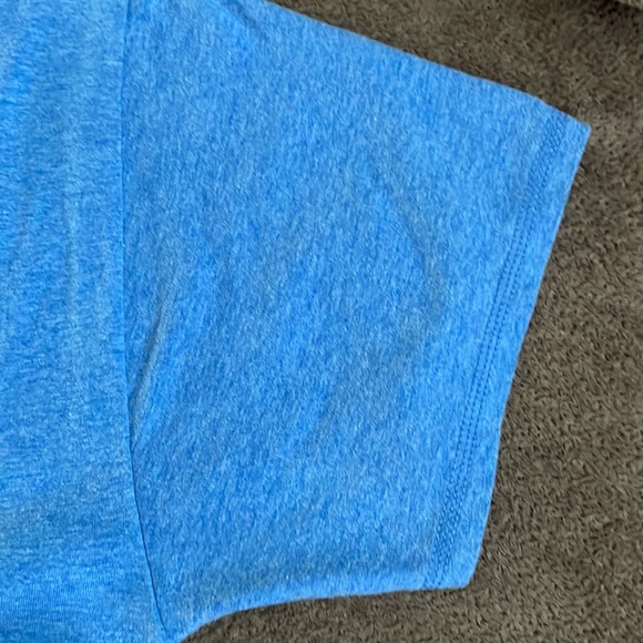 Hanes Short Sleeve Shirt. Medium - Picture 7 of 7